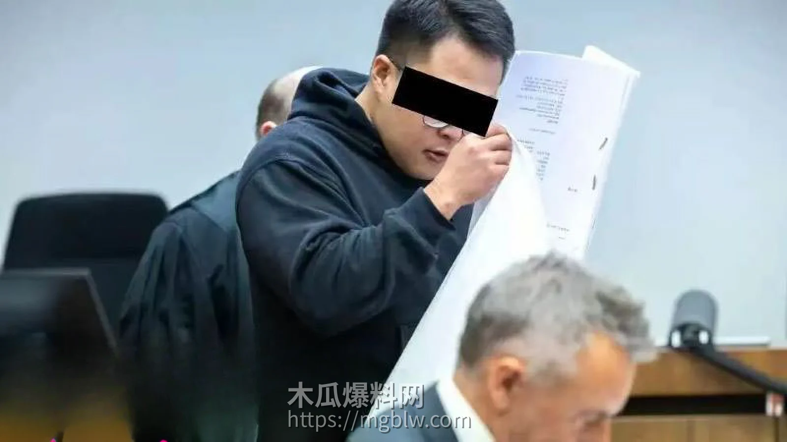 在德博士钟义迷奸女友7次 12