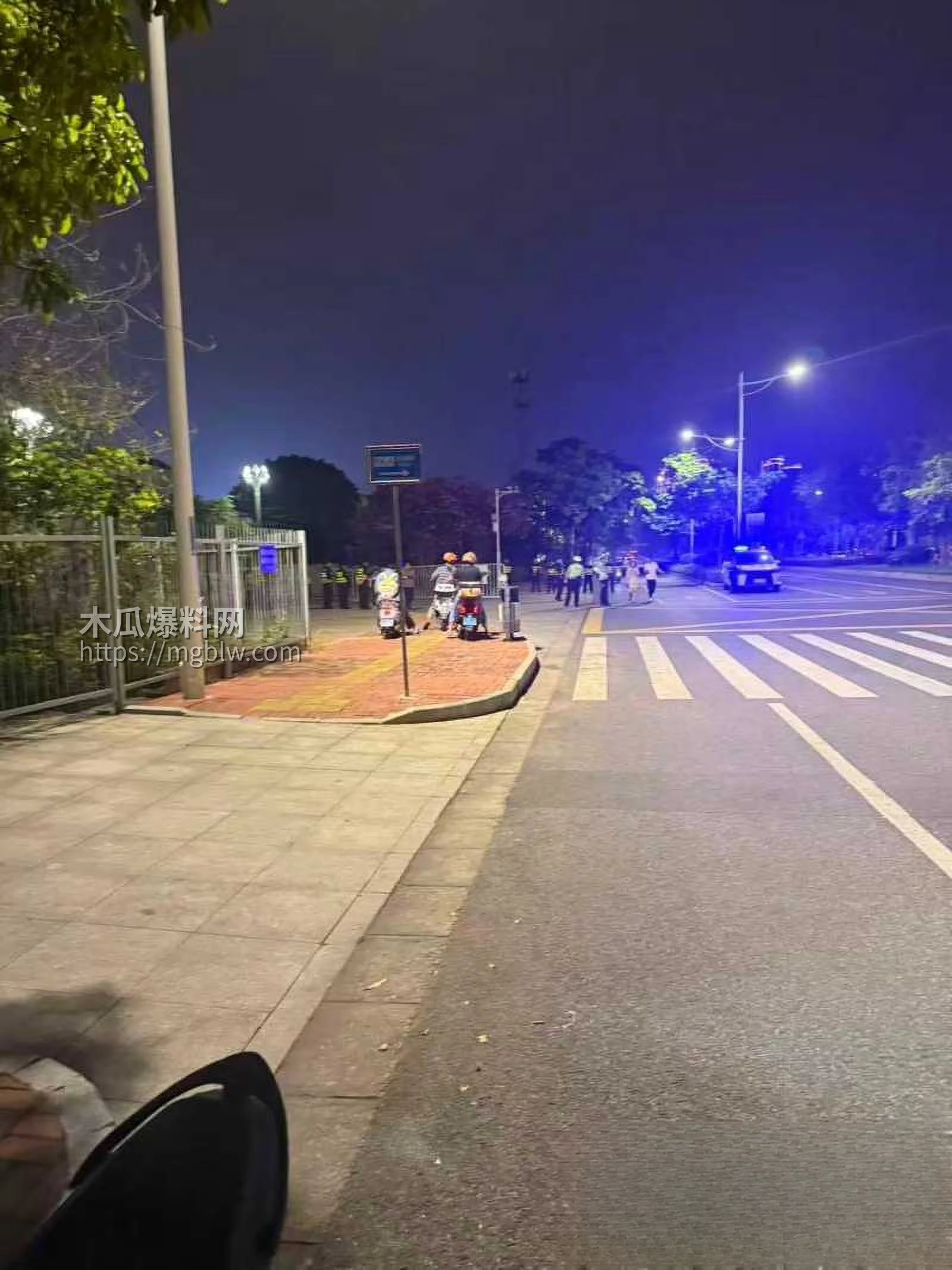 一女子舌战群雄