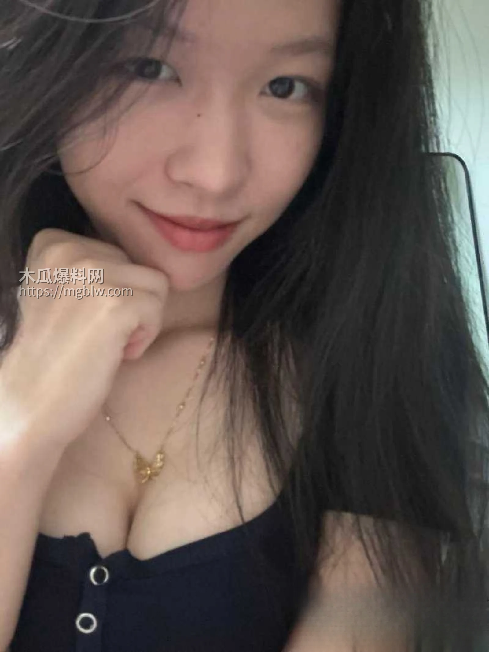 武汉大学大一美女钟淑玥 3