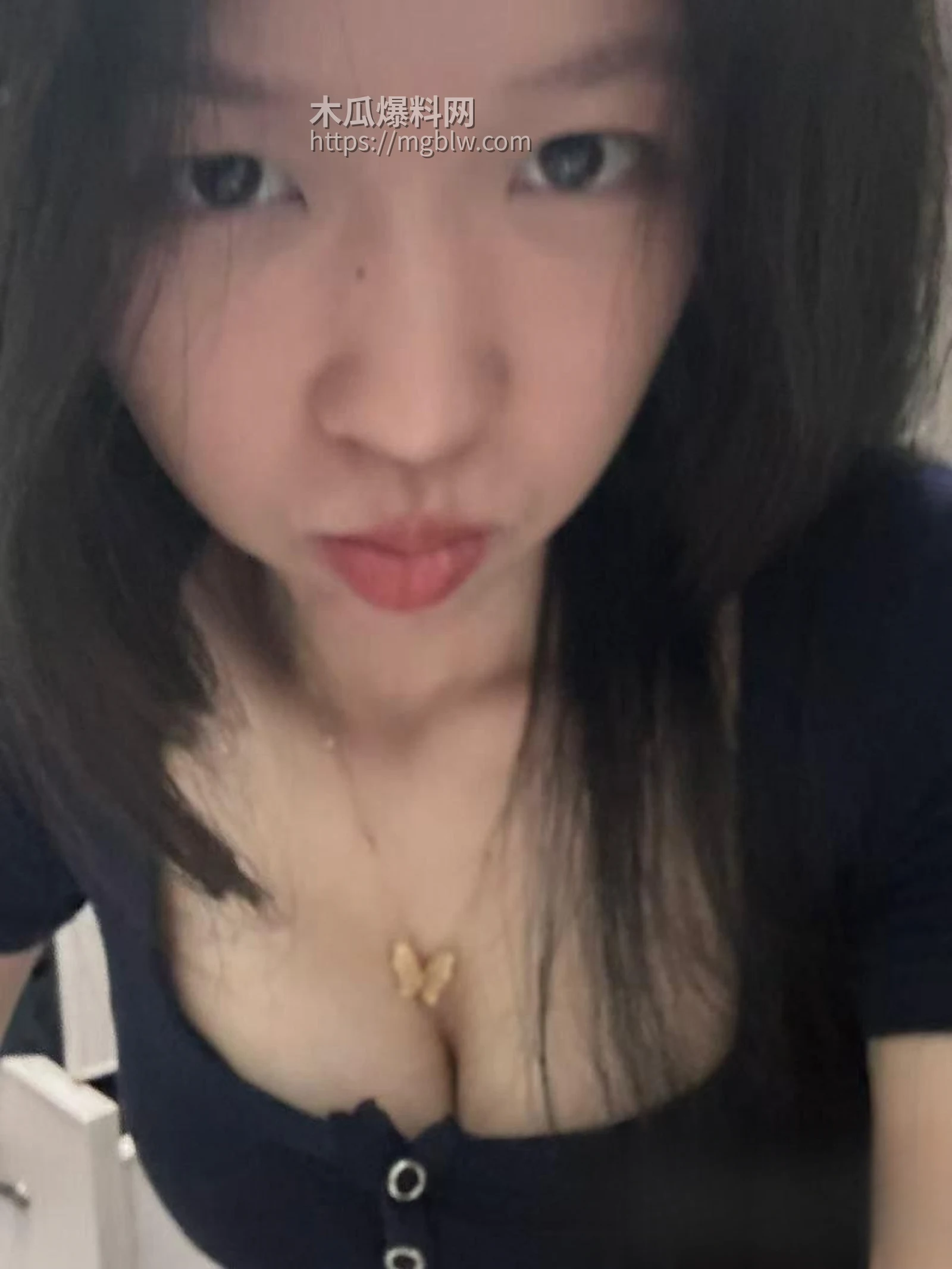 武汉大学大一美女钟淑玥 4