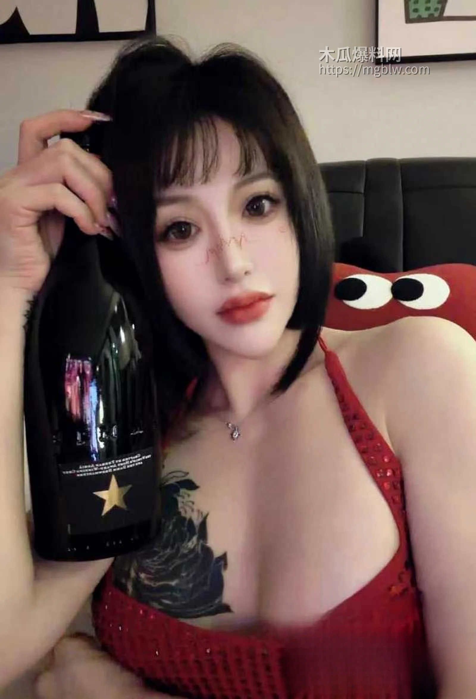 抖音网红查娜福利定制视频流出 1 拷贝